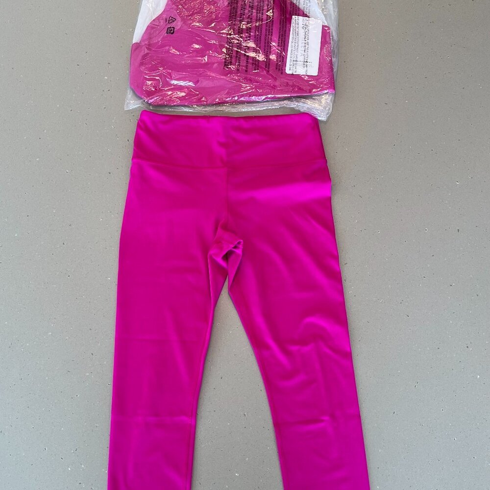 Athleta Electric Fuschia Elation Train 7/8 Legging Small, Conscious Crop A-C M